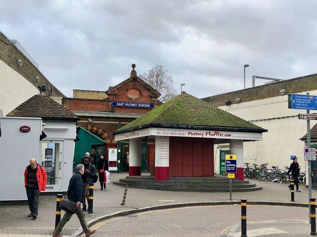 5 Mins Putney Tube Station * Londra